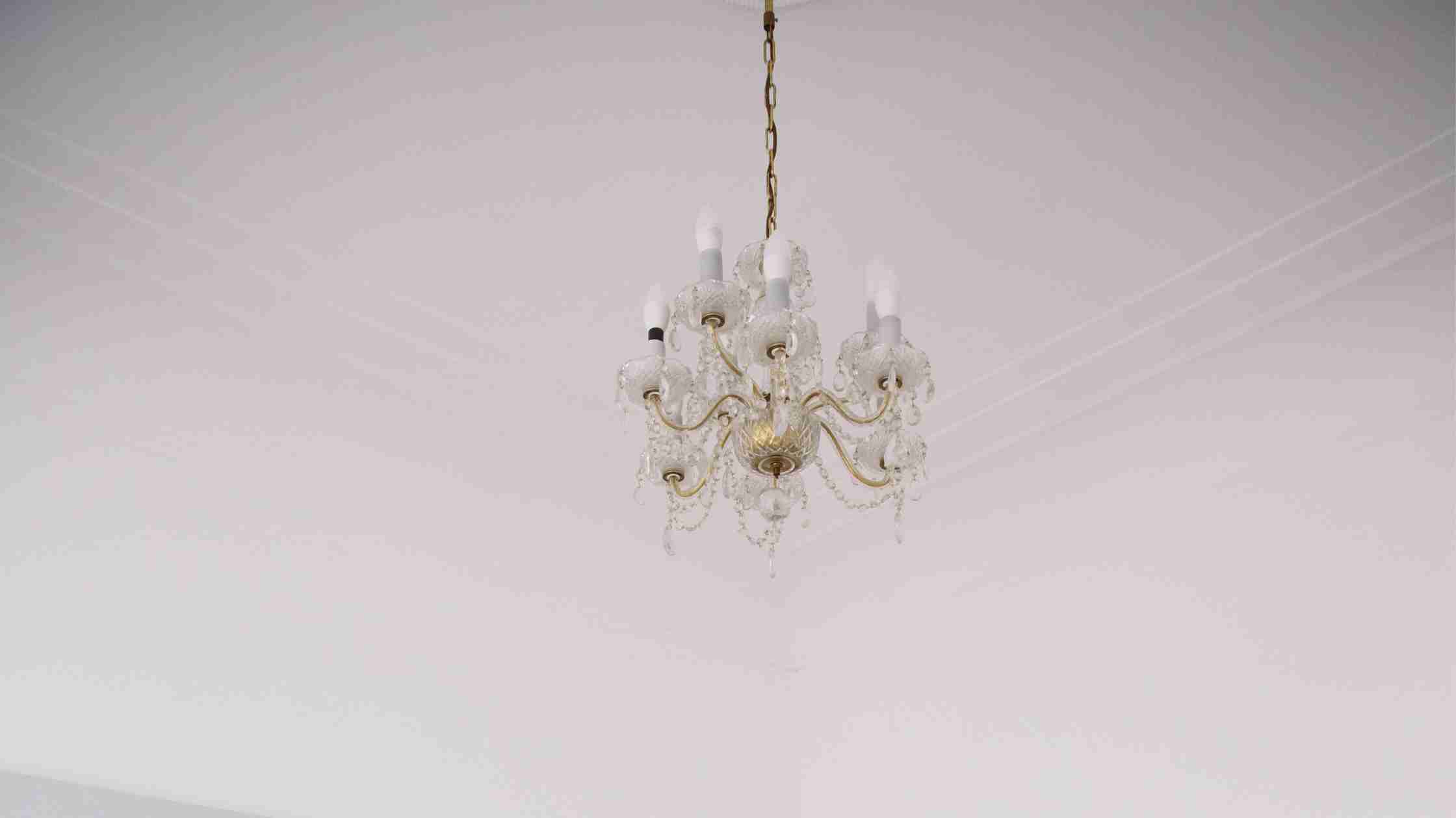 a chandelier in arental space hanged without any drilling on the ceiling