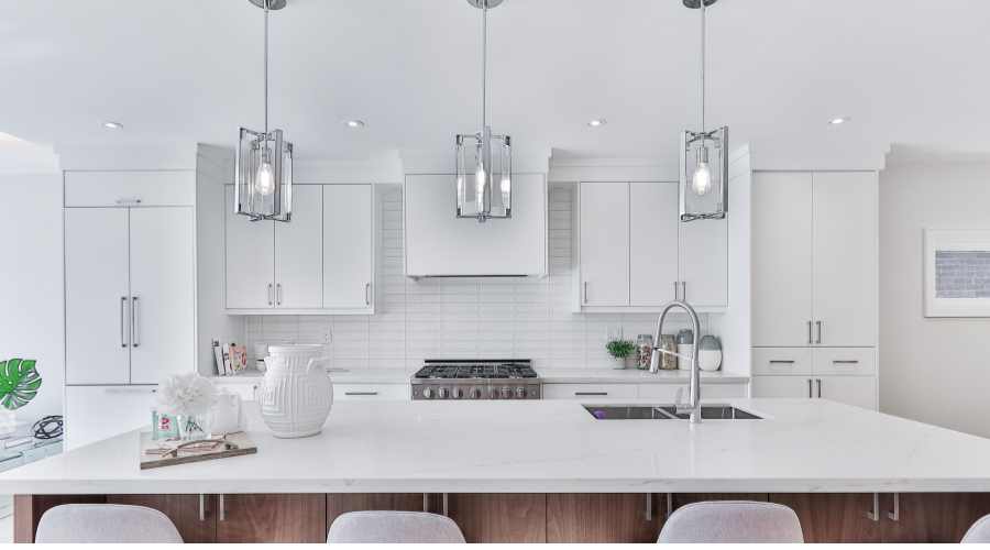 pendant-lights-over-sink-in-a-modern-kitchen.